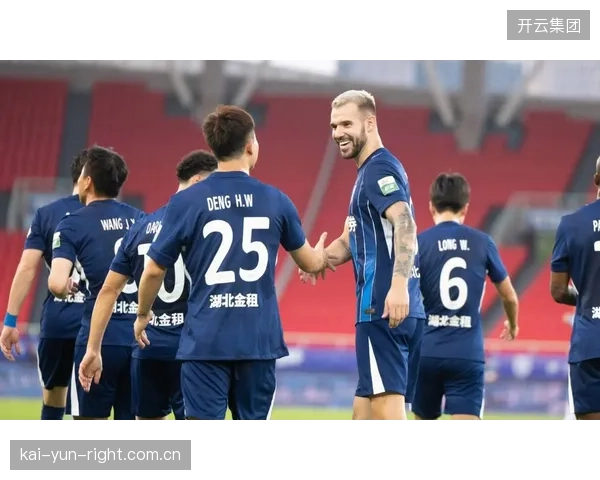 武汉三镇防守问题严重，半程丢球数最多，深陷降级区。
